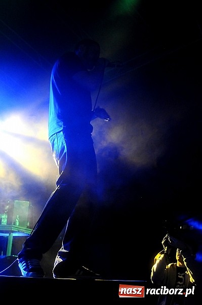 Zdjęcie w galerii na portalu naszraciborz.pl: Abradab i Tabu rozbujali studentów wiadomości z regionu