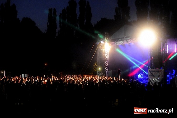 Zdjęcie w galerii na portalu naszraciborz.pl: Abradab i Tabu rozbujali studentów wiadomości z regionu