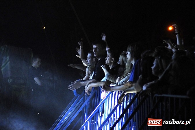 Zdjęcie w galerii na portalu naszraciborz.pl: Abradab i Tabu rozbujali studentów wiadomości z regionu