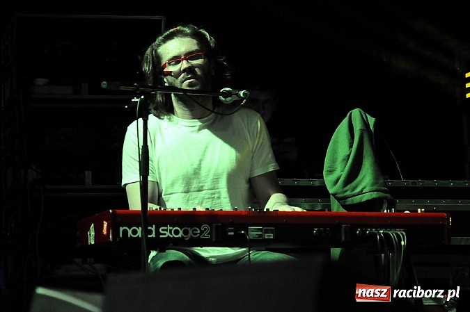 Zdjęcie w galerii na portalu naszraciborz.pl: Abradab i Tabu rozbujali studentów wiadomości z regionu