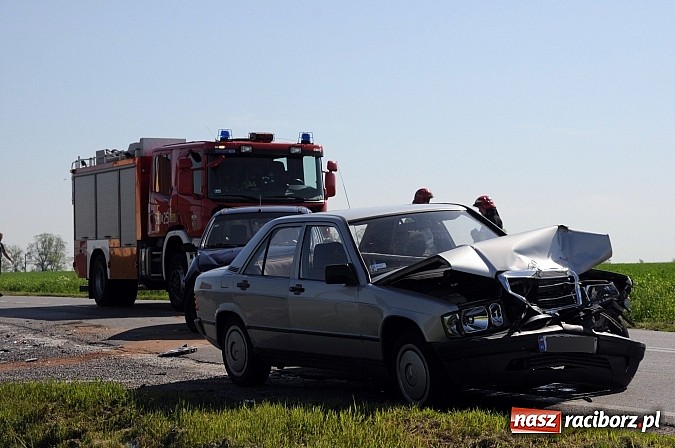 Zdjęcie w galerii na portalu naszraciborz.pl: Poważna kraksa na drodze wojewódzkiej pod Lekartowem wiadomości z regionu