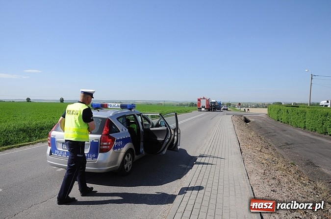 Zdjęcie w galerii na portalu naszraciborz.pl: Poważna kraksa na drodze wojewódzkiej pod Lekartowem wiadomości z regionu