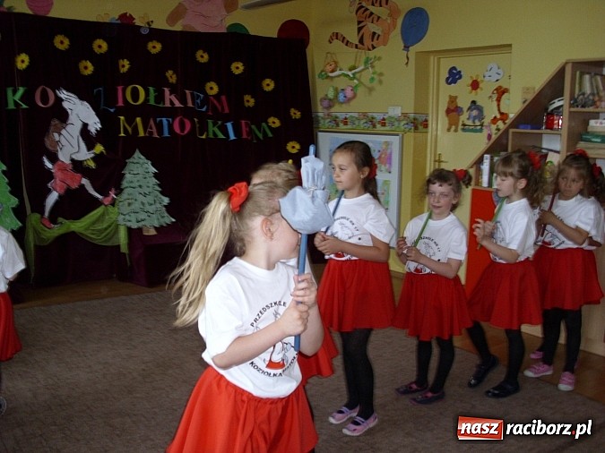 Zdjęcie w galerii na portalu naszraciborz.pl: Święto w Przedszkolu w Markowicach. 80 lat z Koziołkiem Matołkiem wiadomości z regionu