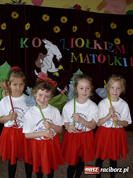 Zdjęcie w galerii na portalu naszraciborz.pl: Święto w Przedszkolu w Markowicach. 80 lat z Koziołkiem Matołkiem wiadomości z regionu