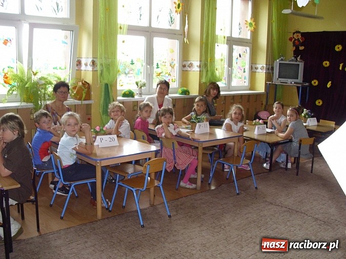 Zdjęcie w galerii na portalu naszraciborz.pl: Święto w Przedszkolu w Markowicach. 80 lat z Koziołkiem Matołkiem wiadomości z regionu