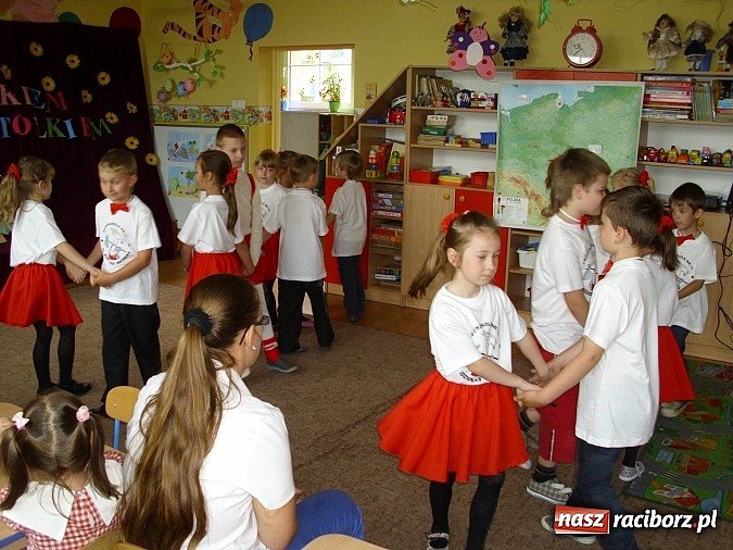 Zdjęcie w galerii na portalu naszraciborz.pl: Święto w Przedszkolu w Markowicach. 80 lat z Koziołkiem Matołkiem wiadomości z regionu