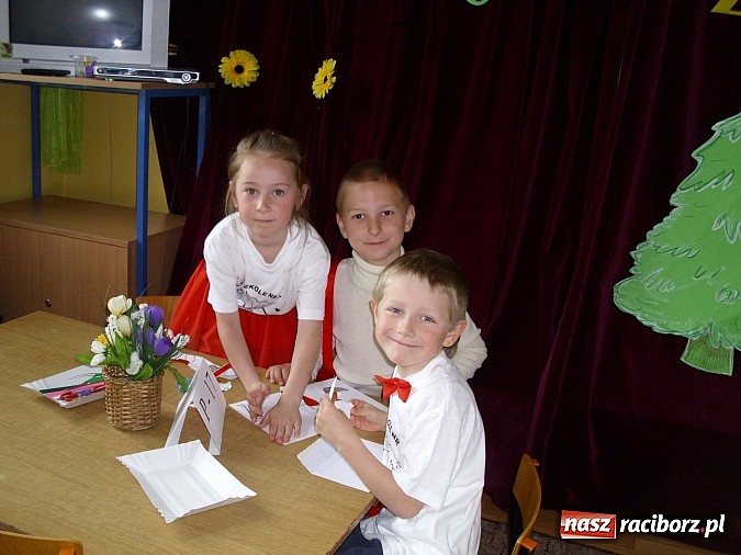 Zdjęcie w galerii na portalu naszraciborz.pl: Święto w Przedszkolu w Markowicach. 80 lat z Koziołkiem Matołkiem wiadomości z regionu