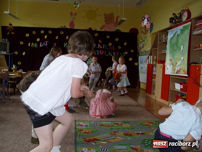 Zdjęcie w galerii na portalu naszraciborz.pl: Święto w Przedszkolu w Markowicach. 80 lat z Koziołkiem Matołkiem wiadomości z regionu