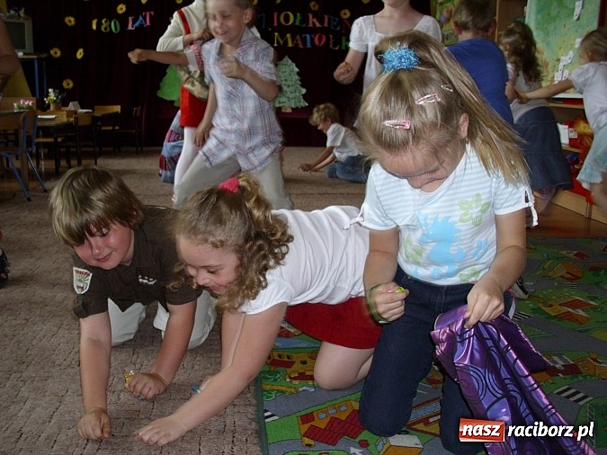 Zdjęcie w galerii na portalu naszraciborz.pl: Święto w Przedszkolu w Markowicach. 80 lat z Koziołkiem Matołkiem wiadomości z regionu