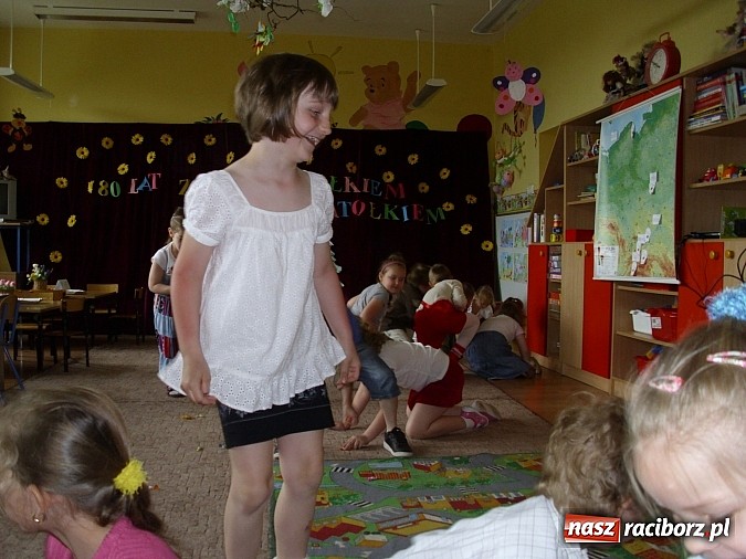 Zdjęcie w galerii na portalu naszraciborz.pl: Święto w Przedszkolu w Markowicach. 80 lat z Koziołkiem Matołkiem wiadomości z regionu
