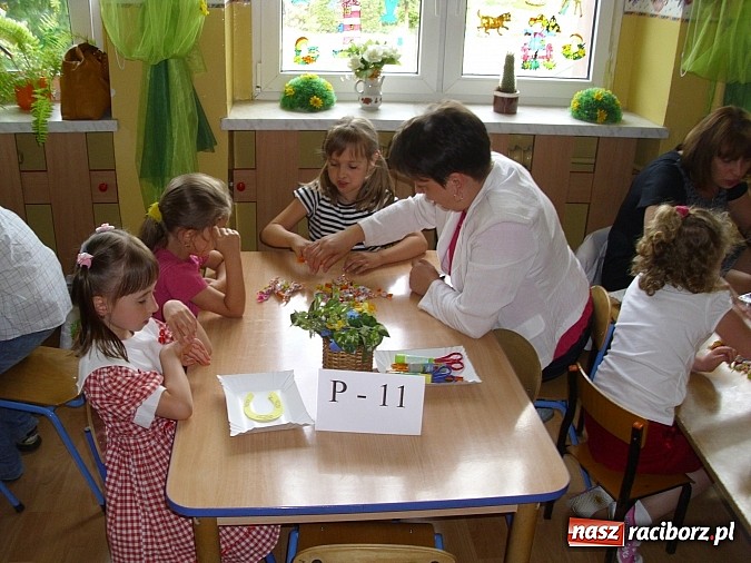 Zdjęcie w galerii na portalu naszraciborz.pl: Święto w Przedszkolu w Markowicach. 80 lat z Koziołkiem Matołkiem wiadomości z regionu