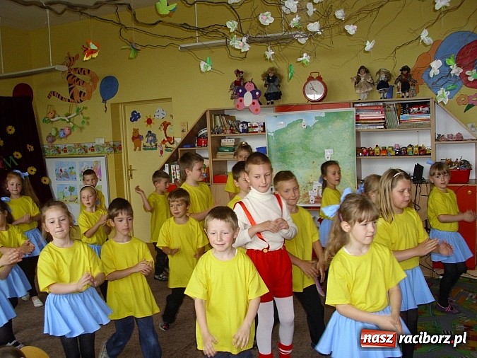 Zdjęcie w galerii na portalu naszraciborz.pl: Święto w Przedszkolu w Markowicach. 80 lat z Koziołkiem Matołkiem wiadomości z regionu