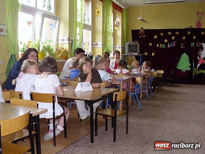 Zdjęcie w galerii na portalu naszraciborz.pl: Święto w Przedszkolu w Markowicach. 80 lat z Koziołkiem Matołkiem wiadomości z regionu