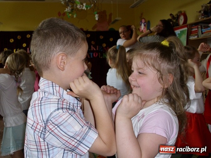 Zdjęcie w galerii na portalu naszraciborz.pl: Święto w Przedszkolu w Markowicach. 80 lat z Koziołkiem Matołkiem wiadomości z regionu