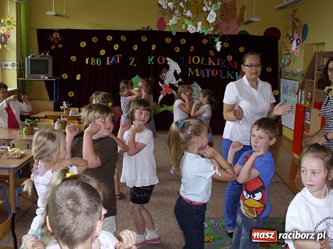 Zdjęcie w galerii na portalu naszraciborz.pl: Święto w Przedszkolu w Markowicach. 80 lat z Koziołkiem Matołkiem wiadomości z regionu