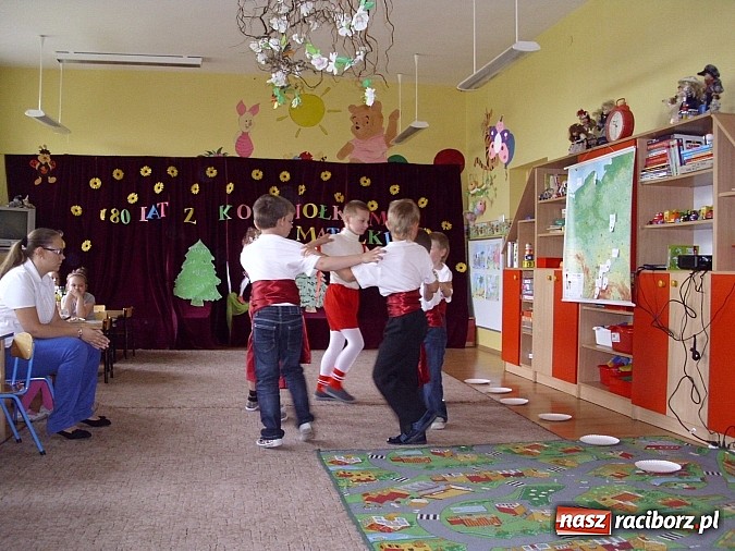 Zdjęcie w galerii na portalu naszraciborz.pl: Święto w Przedszkolu w Markowicach. 80 lat z Koziołkiem Matołkiem wiadomości z regionu