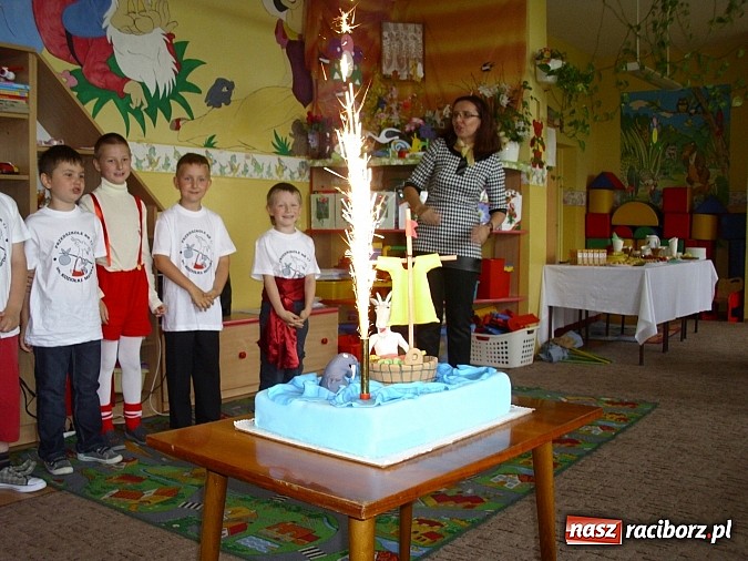 Zdjęcie w galerii na portalu naszraciborz.pl: Święto w Przedszkolu w Markowicach. 80 lat z Koziołkiem Matołkiem wiadomości z regionu
