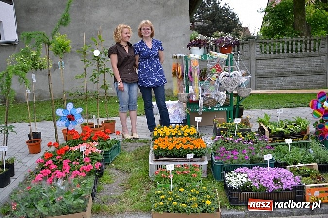 Zdjęcie w galerii na portalu naszraciborz.pl: Festiwal kwiatów oraz młode talenty na scenie w Tworkowie wiadomości z regionu