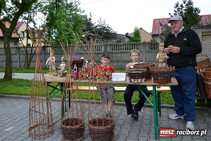 Zdjęcie w galerii na portalu naszraciborz.pl: Festiwal kwiatów oraz młode talenty na scenie w Tworkowie wiadomości z regionu