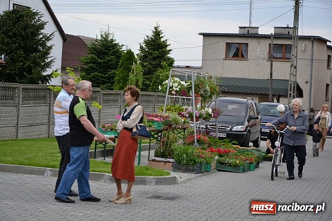 Zdjęcie w galerii na portalu naszraciborz.pl: Festiwal kwiatów oraz młode talenty na scenie w Tworkowie wiadomości z regionu