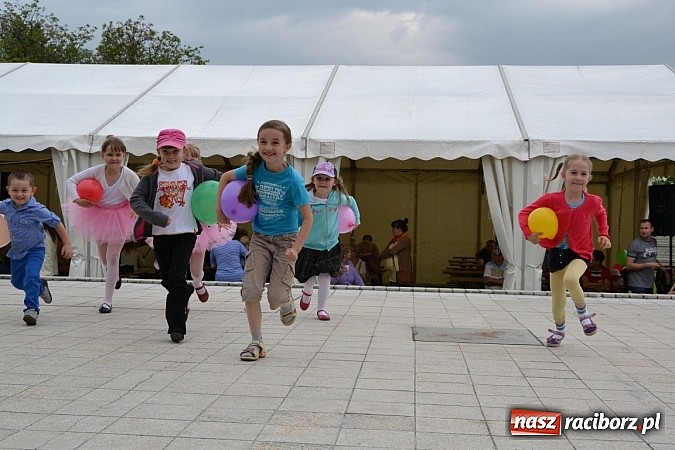 Zdjęcie w galerii na portalu naszraciborz.pl: Festiwal kwiatów oraz młode talenty na scenie w Tworkowie wiadomości z regionu
