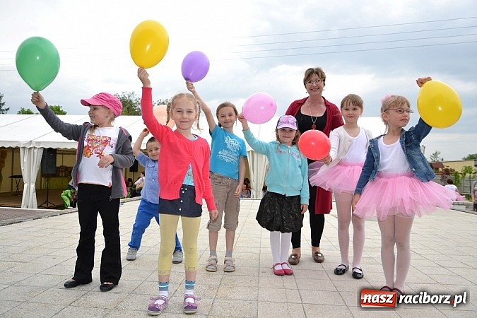 Zdjęcie w galerii na portalu naszraciborz.pl: Festiwal kwiatów oraz młode talenty na scenie w Tworkowie wiadomości z regionu