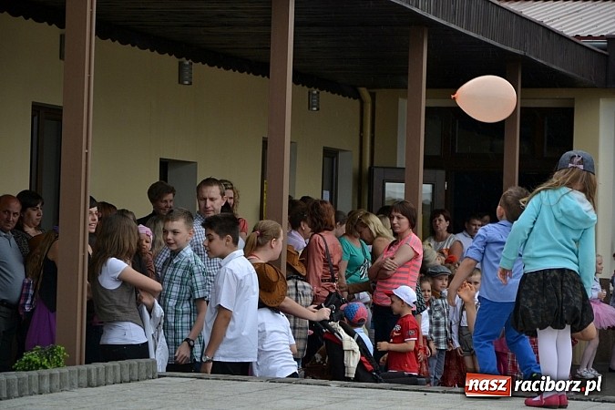 Zdjęcie w galerii na portalu naszraciborz.pl: Festiwal kwiatów oraz młode talenty na scenie w Tworkowie wiadomości z regionu