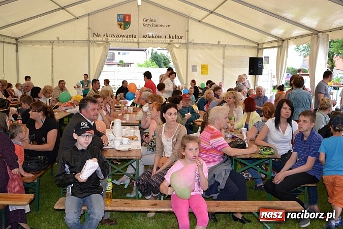 Zdjęcie w galerii na portalu naszraciborz.pl: Festiwal kwiatów oraz młode talenty na scenie w Tworkowie wiadomości z regionu