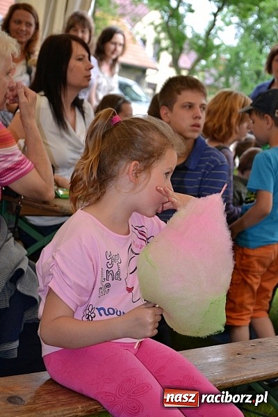 Zdjęcie w galerii na portalu naszraciborz.pl: Festiwal kwiatów oraz młode talenty na scenie w Tworkowie wiadomości z regionu