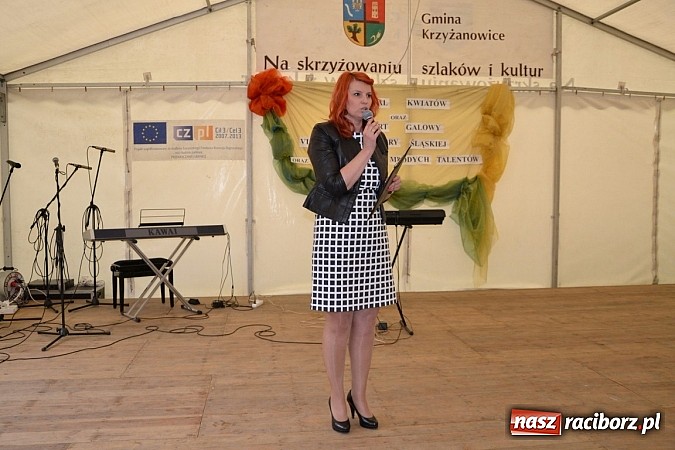 Zdjęcie w galerii na portalu naszraciborz.pl: Festiwal kwiatów oraz młode talenty na scenie w Tworkowie wiadomości z regionu