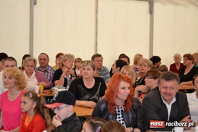 Zdjęcie w galerii na portalu naszraciborz.pl: Festiwal kwiatów oraz młode talenty na scenie w Tworkowie wiadomości z regionu