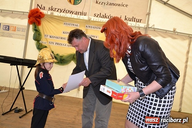 Zdjęcie w galerii na portalu naszraciborz.pl: Festiwal kwiatów oraz młode talenty na scenie w Tworkowie wiadomości z regionu