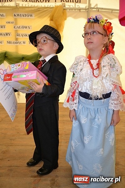 Zdjęcie w galerii na portalu naszraciborz.pl: Festiwal kwiatów oraz młode talenty na scenie w Tworkowie wiadomości z regionu