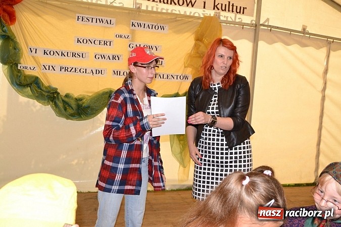 Zdjęcie w galerii na portalu naszraciborz.pl: Festiwal kwiatów oraz młode talenty na scenie w Tworkowie wiadomości z regionu