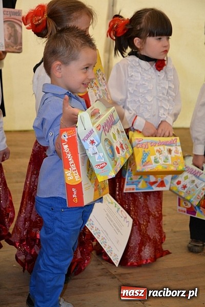 Zdjęcie w galerii na portalu naszraciborz.pl: Festiwal kwiatów oraz młode talenty na scenie w Tworkowie wiadomości z regionu