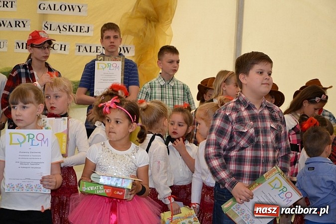 Zdjęcie w galerii na portalu naszraciborz.pl: Festiwal kwiatów oraz młode talenty na scenie w Tworkowie wiadomości z regionu