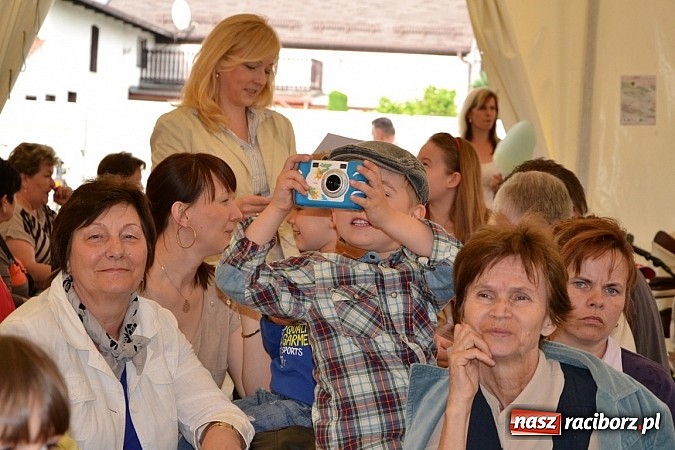 Zdjęcie w galerii na portalu naszraciborz.pl: Festiwal kwiatów oraz młode talenty na scenie w Tworkowie wiadomości z regionu