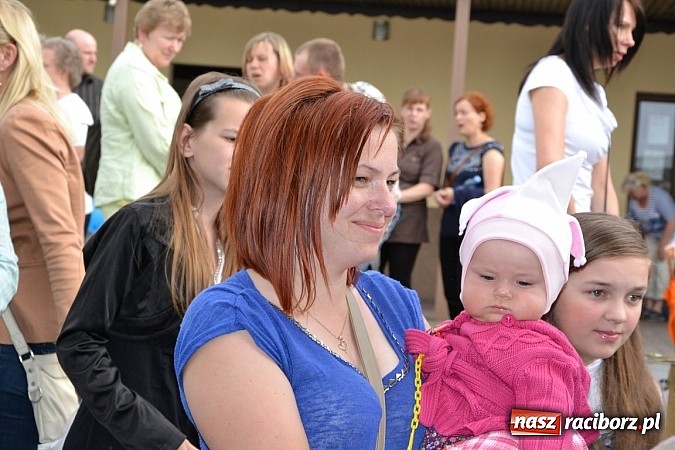 Zdjęcie w galerii na portalu naszraciborz.pl: Festiwal kwiatów oraz młode talenty na scenie w Tworkowie wiadomości z regionu