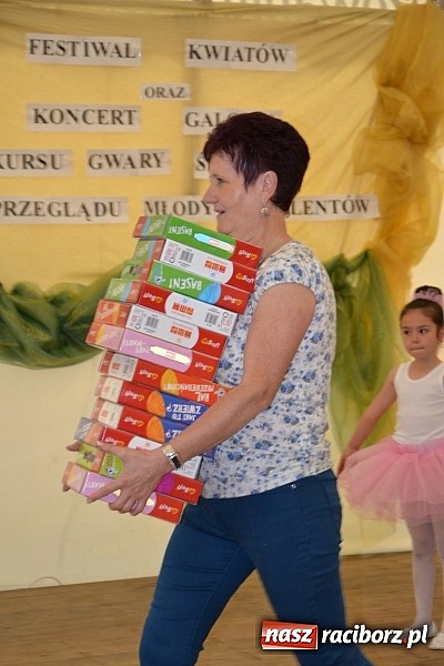 Zdjęcie w galerii na portalu naszraciborz.pl: Festiwal kwiatów oraz młode talenty na scenie w Tworkowie wiadomości z regionu