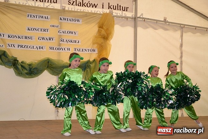 Zdjęcie w galerii na portalu naszraciborz.pl: Festiwal kwiatów oraz młode talenty na scenie w Tworkowie wiadomości z regionu