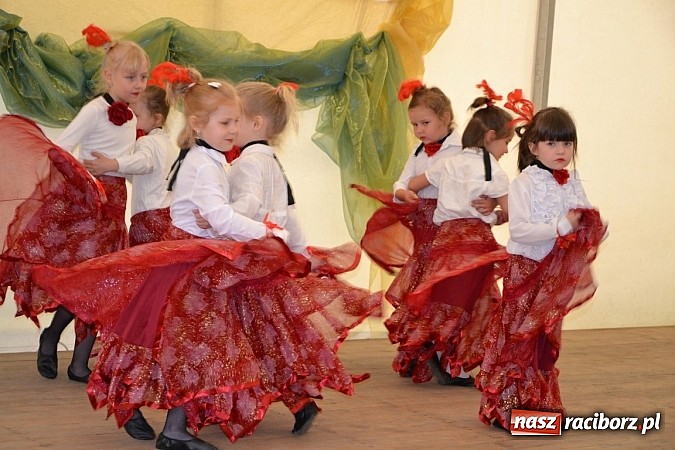 Zdjęcie w galerii na portalu naszraciborz.pl: Festiwal kwiatów oraz młode talenty na scenie w Tworkowie wiadomości z regionu