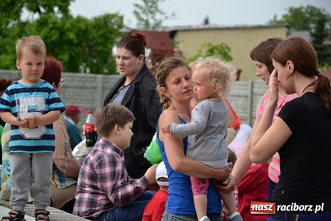 Zdjęcie w galerii na portalu naszraciborz.pl: Festiwal kwiatów oraz młode talenty na scenie w Tworkowie wiadomości z regionu