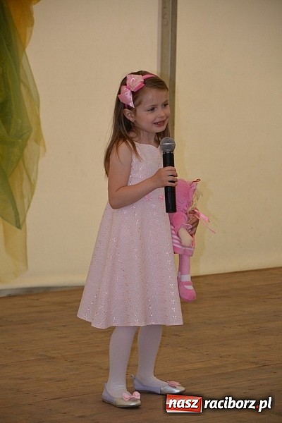 Zdjęcie w galerii na portalu naszraciborz.pl: Festiwal kwiatów oraz młode talenty na scenie w Tworkowie wiadomości z regionu