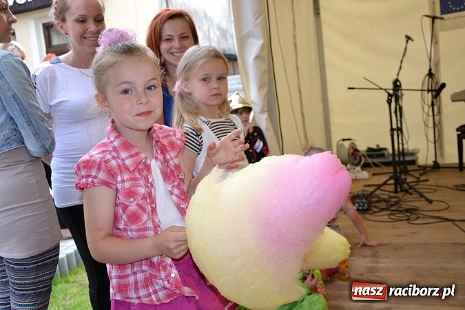 Zdjęcie w galerii na portalu naszraciborz.pl: Festiwal kwiatów oraz młode talenty na scenie w Tworkowie wiadomości z regionu