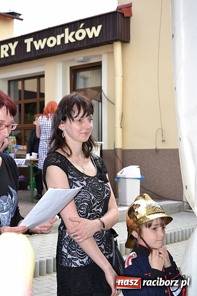 Zdjęcie w galerii na portalu naszraciborz.pl: Festiwal kwiatów oraz młode talenty na scenie w Tworkowie wiadomości z regionu