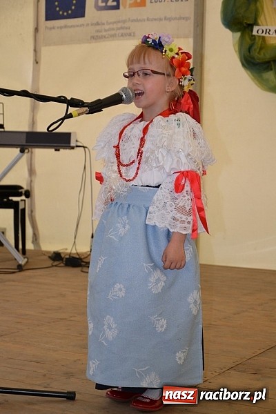 Zdjęcie w galerii na portalu naszraciborz.pl: Festiwal kwiatów oraz młode talenty na scenie w Tworkowie wiadomości z regionu