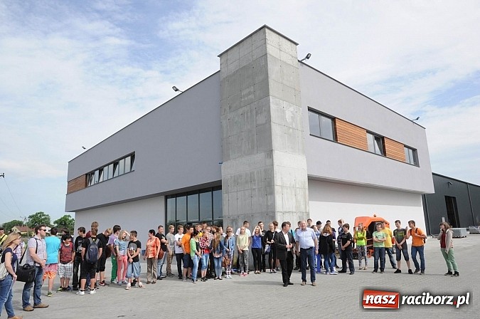 Zdjęcie w galerii na portalu naszraciborz.pl: Młodzi Polacy i Czesi uczą się biznesu. Wczoraj odwiedzali przedsiębiorstwa wiadomości z regionu