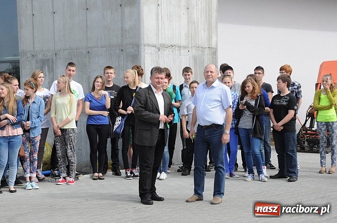 Zdjęcie w galerii na portalu naszraciborz.pl: Młodzi Polacy i Czesi uczą się biznesu. Wczoraj odwiedzali przedsiębiorstwa wiadomości z regionu