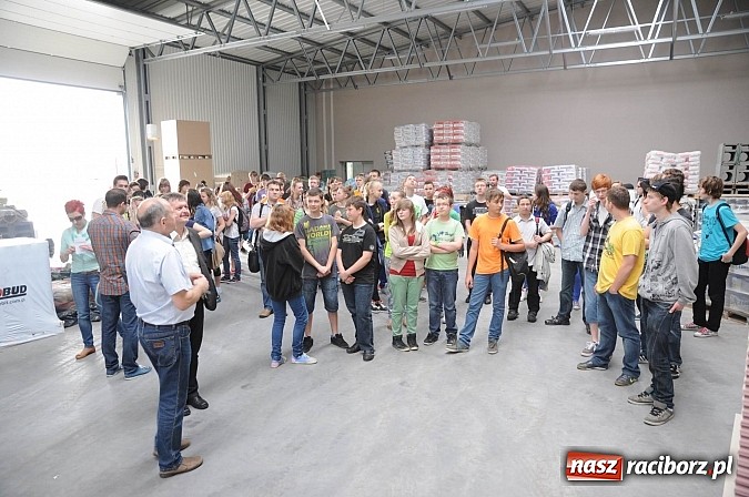 Zdjęcie w galerii na portalu naszraciborz.pl: Młodzi Polacy i Czesi uczą się biznesu. Wczoraj odwiedzali przedsiębiorstwa wiadomości z regionu