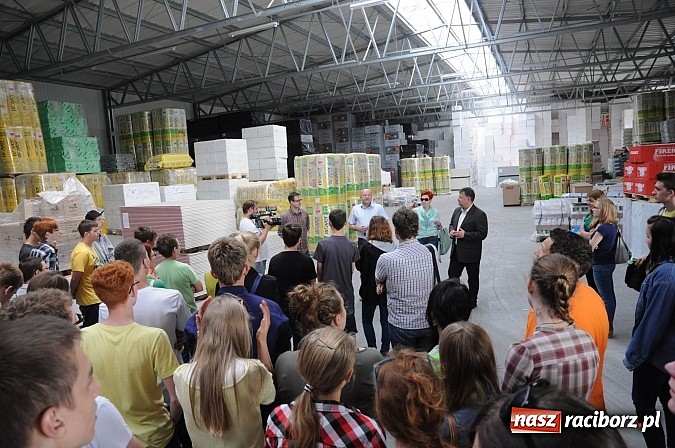 Zdjęcie w galerii na portalu naszraciborz.pl: Młodzi Polacy i Czesi uczą się biznesu. Wczoraj odwiedzali przedsiębiorstwa wiadomości z regionu